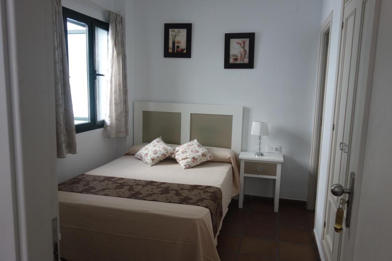 Hotel Dona Lina Sevilla Bagian luar foto