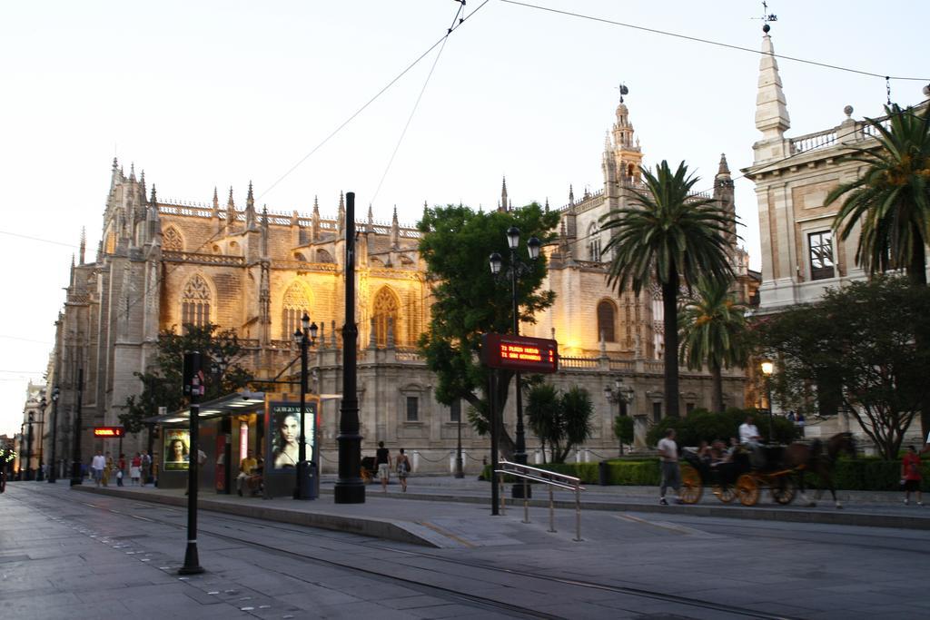 Hotel Dona Lina Sevilla Bagian luar foto