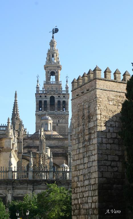 Hotel Dona Lina Sevilla Bagian luar foto