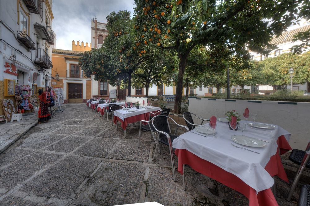 Hotel Dona Lina Sevilla Bagian luar foto