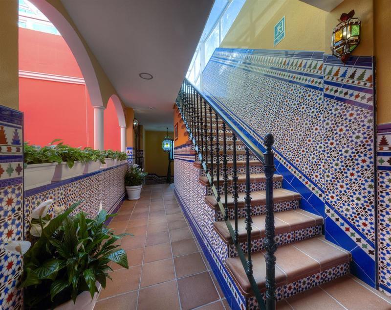 Hotel Dona Lina Sevilla Bagian luar foto