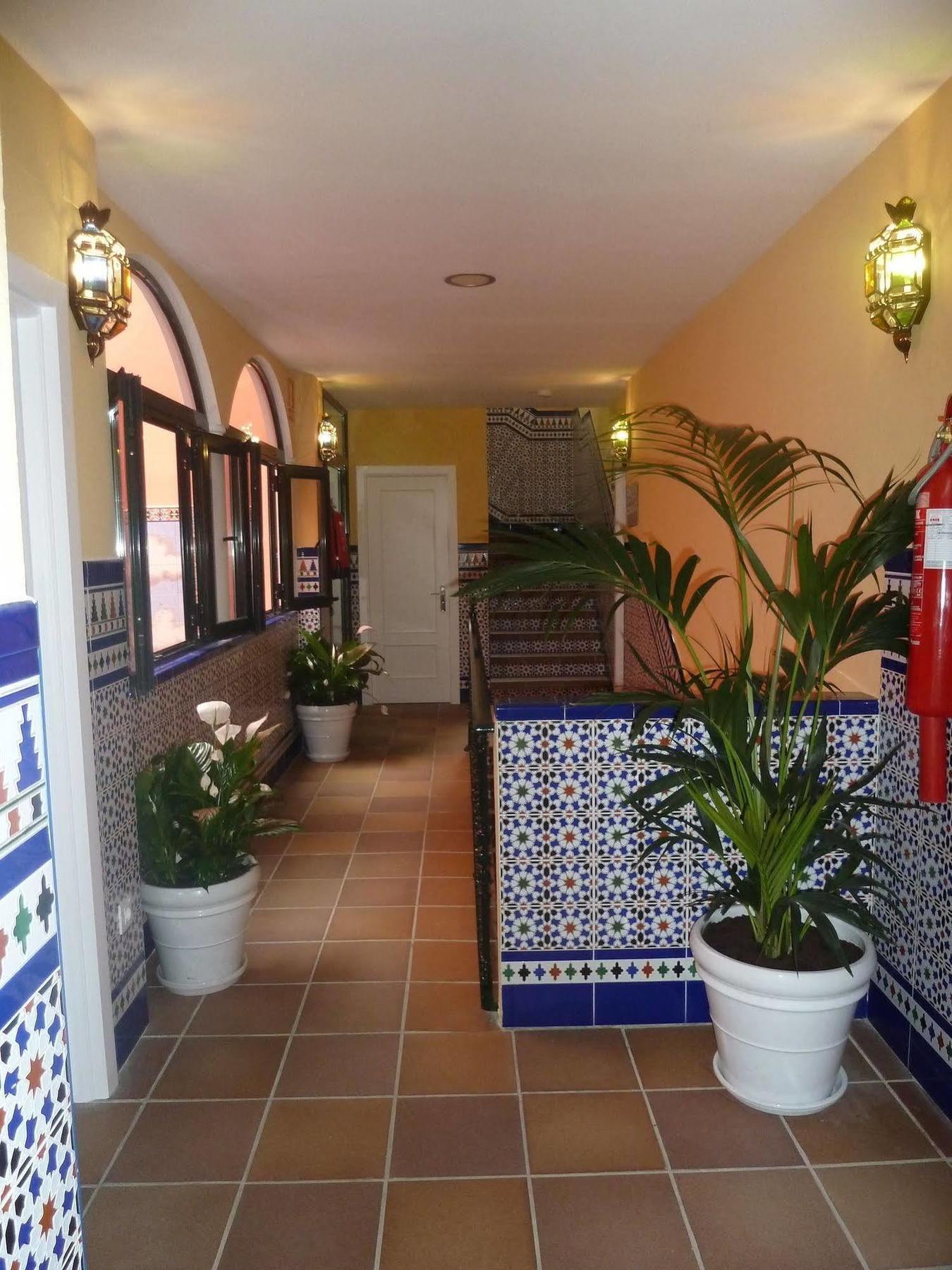 Hotel Dona Lina Sevilla Bagian luar foto