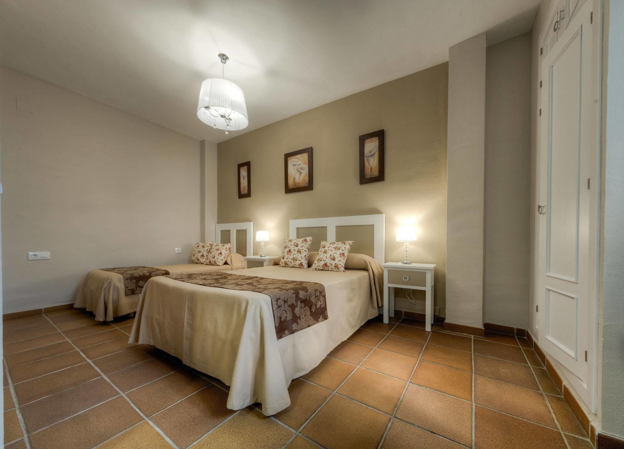 Hotel Dona Lina Sevilla Bagian luar foto