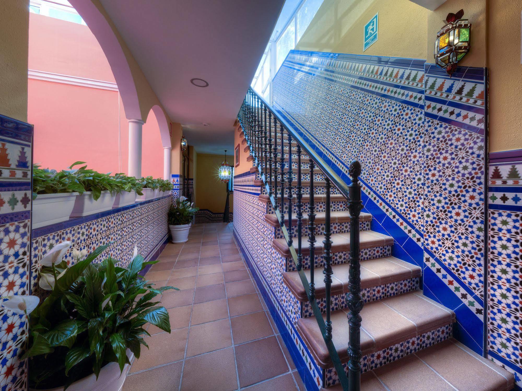 Hotel Dona Lina Sevilla Bagian luar foto