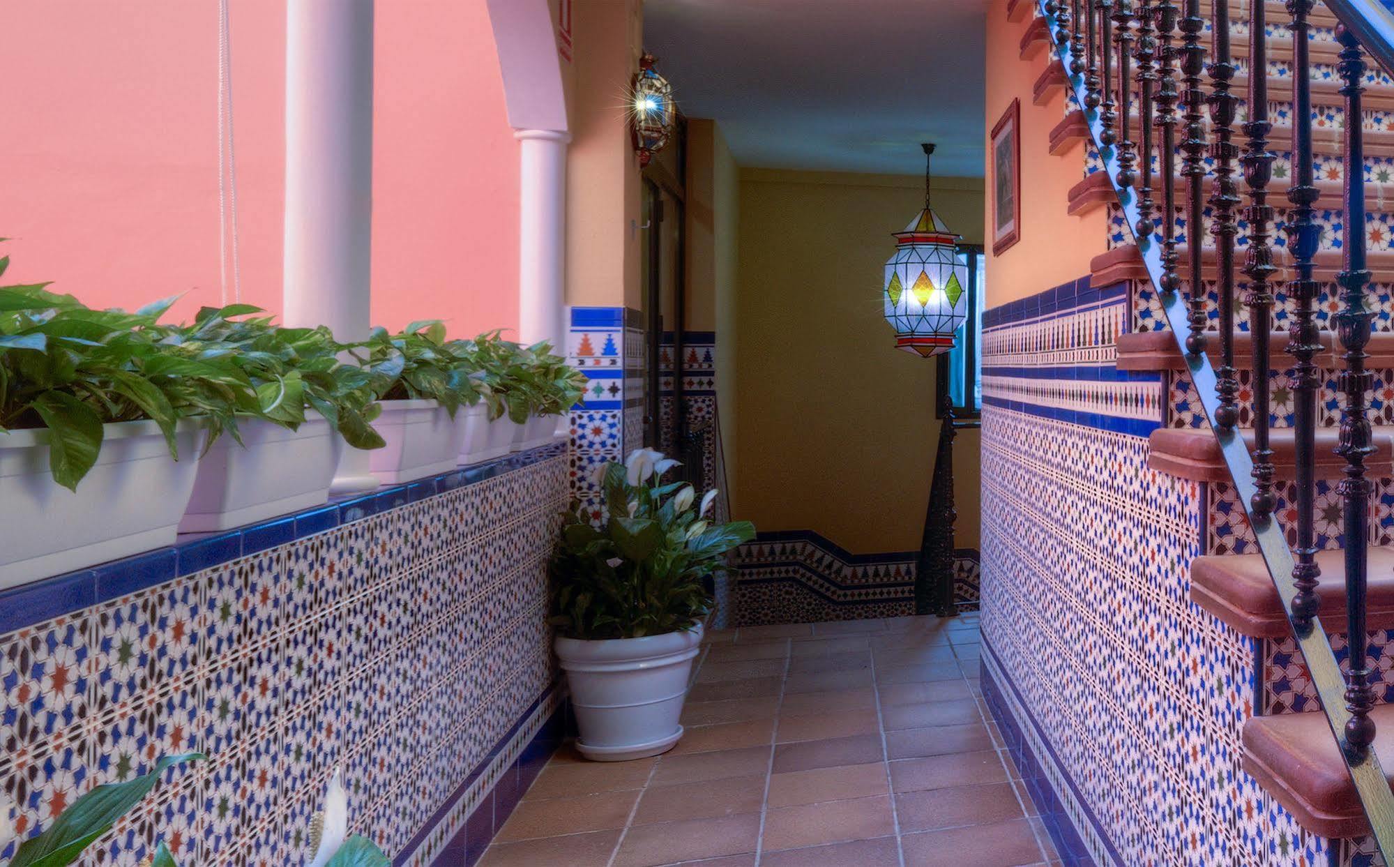 Hotel Dona Lina Sevilla Bagian luar foto