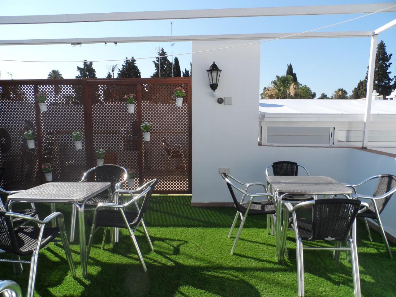 Hotel Dona Lina Sevilla Bagian luar foto