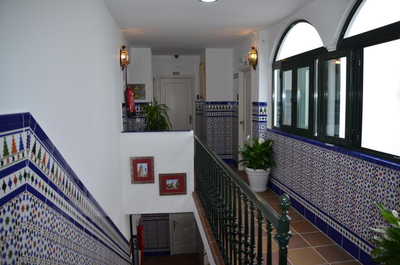 Hotel Dona Lina Sevilla Bagian luar foto